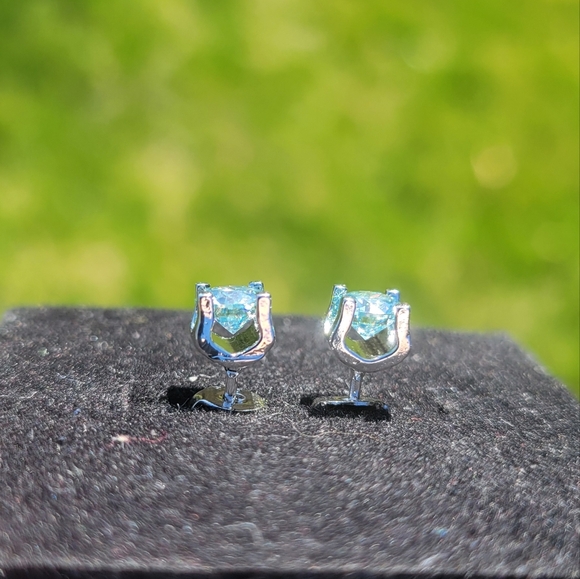 1 Carat Certified Green Moissanite Bullhead Stud Earrings NEW - Picture 4 of 10
